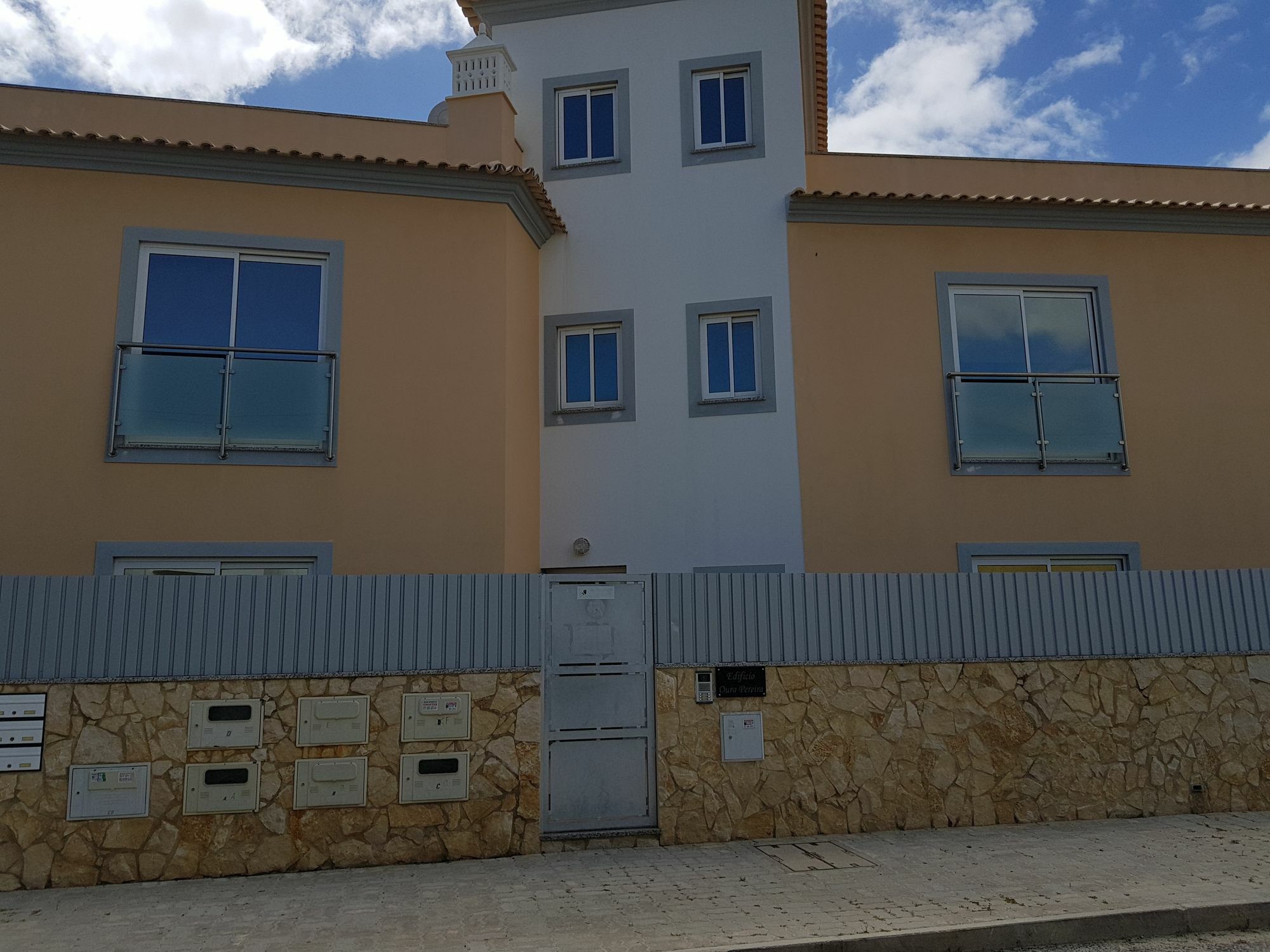 Oura Pereira *
